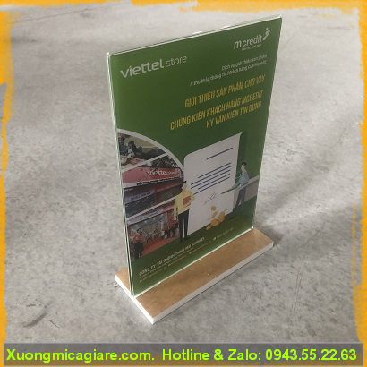 Standee mica để bàn