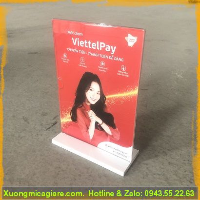 Standee mica giá rẻ