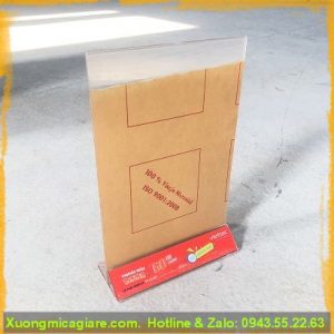Standee mica để bàn đế tam giác rời