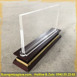 Bảng tên chức danh mica đế gỗ