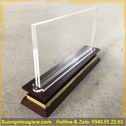 Bảng tên chức danh mica đế gỗ