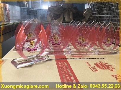 Xưởng làm biểu trưng mica, kỷ niệm chương mica giá rẻ