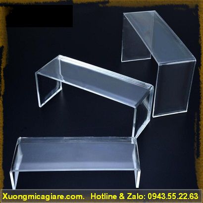 Kệ mica trưng bày sản phẩm chữ U