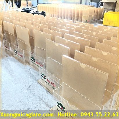 Kệ mica trưng bày giá rẻ