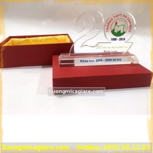 kỷ niệm chương mica 20 năm giá rẻ