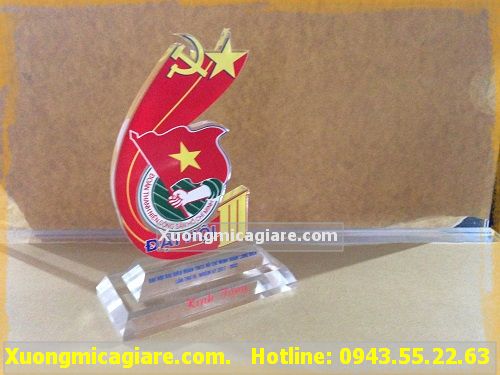 địa chỉ làm kỷ niệm chương mica giá rẻ