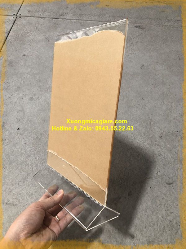 Menu mica a4 đế tam giác liền