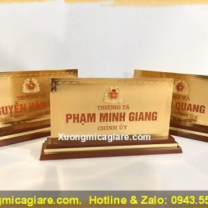 Làm biển chức danh gỗ đồng quân đội giá rẻ