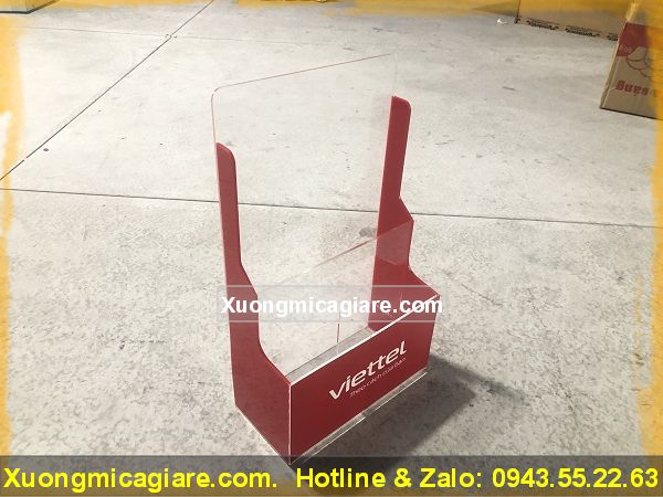 làm kệ mica đựng tờ rơi 3 ngăn theo yêu cầu
