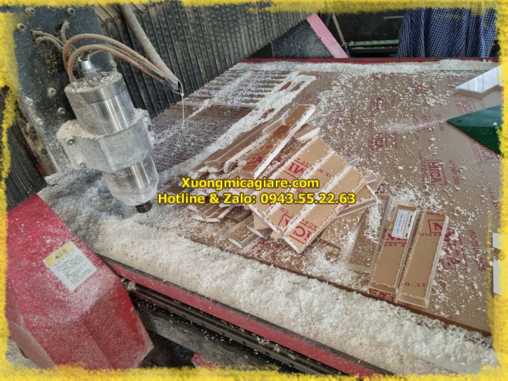 Cắt phôi mica bằng máy cnc theo yêu cầu tại hà nội