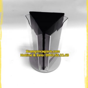 mẫu standee mica 3 mặt xoay