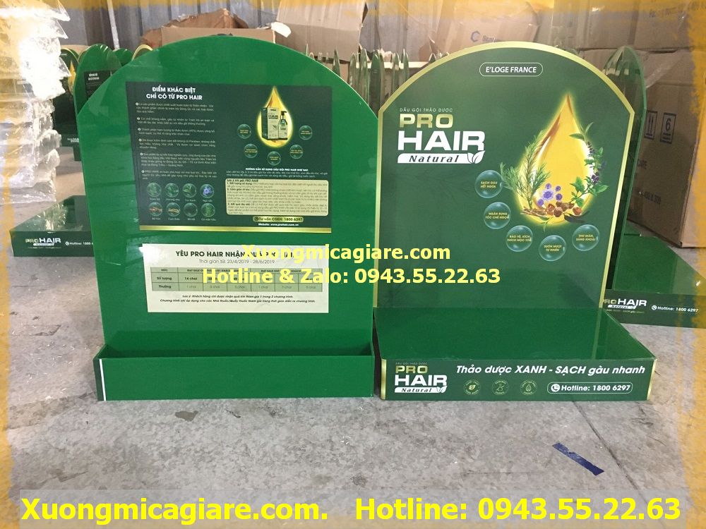 kệ mica trưng bày sản phẩm (2)