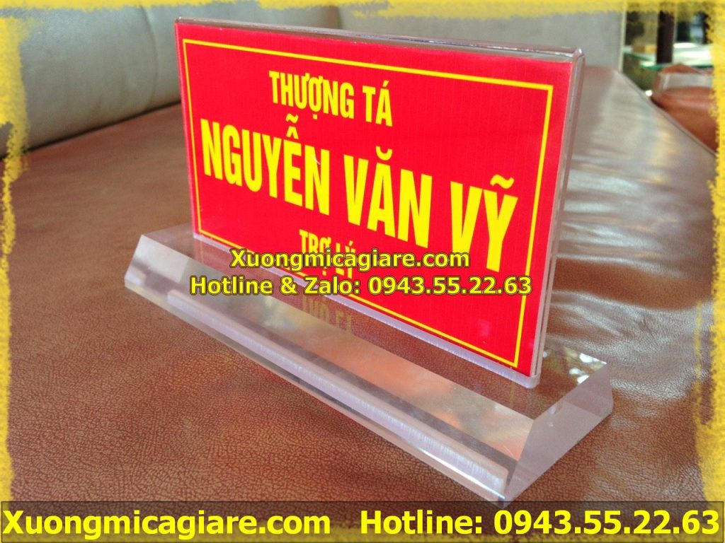 mẫu biển tên chức danh để bàn quân đội