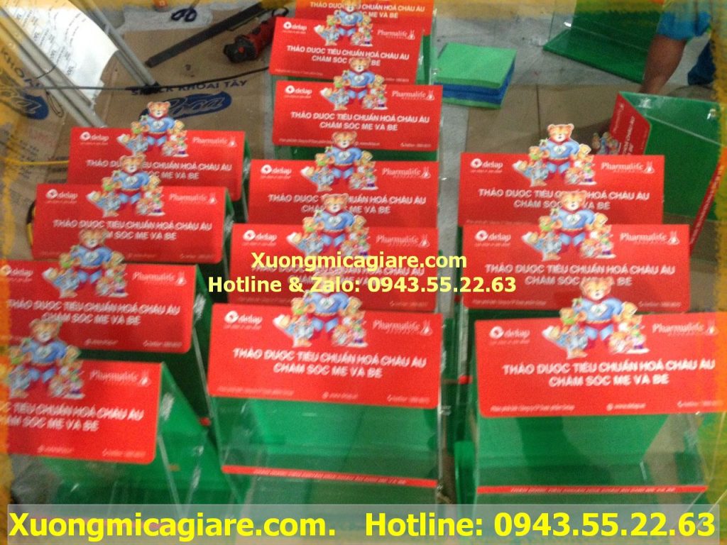 tủ mica trưng bày sản phẩm (2)
