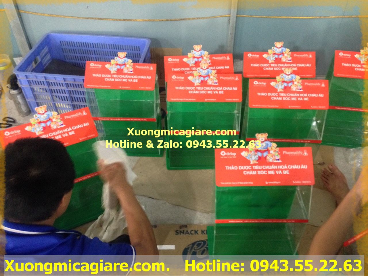 tủ mica trưng bày sản phẩm (3) tủ mica trưng bày sản phẩm (3)