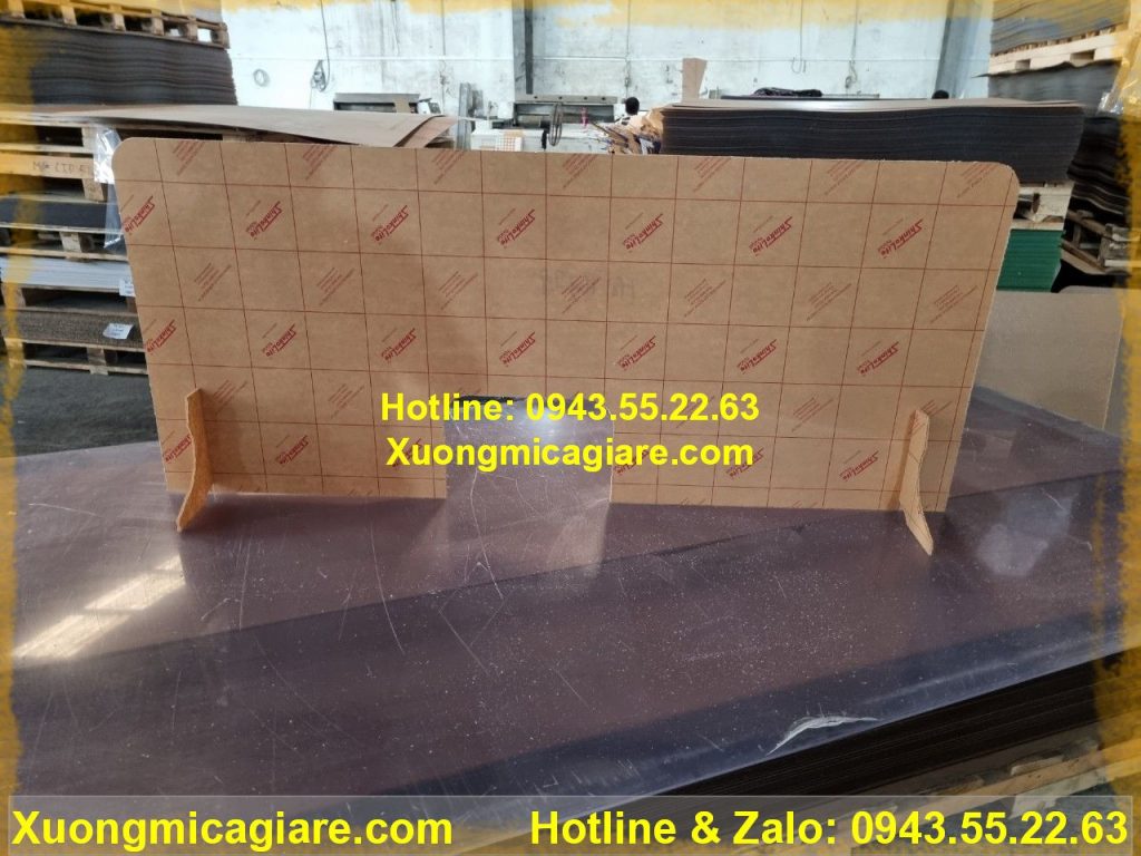 Mẫu tấm chặn giọt bắn bằng mica giá rẻ