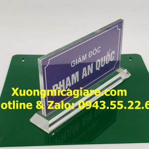 bảng chữ danh mica chữ T 10x20cm để ngược