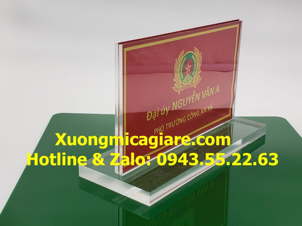 biển chức danh mica công an chữ T ngược