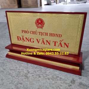 biển chức danh gỗ đồng ăn mòn