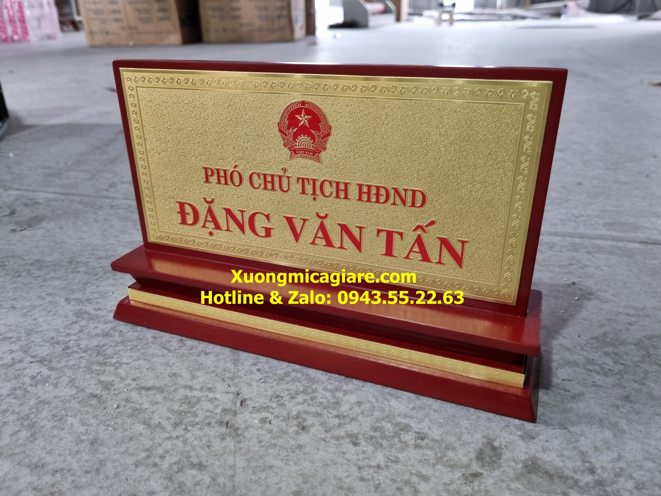 biển chức danh gỗ đồng ăn mòn