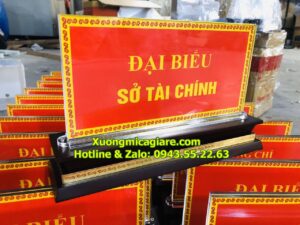 Cách làm bảng tên chức danh để bàn