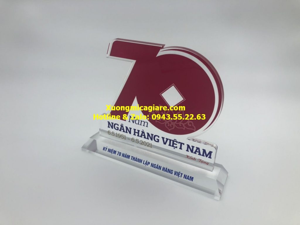 mẫu kỷ niệm chương mica số 70 năm