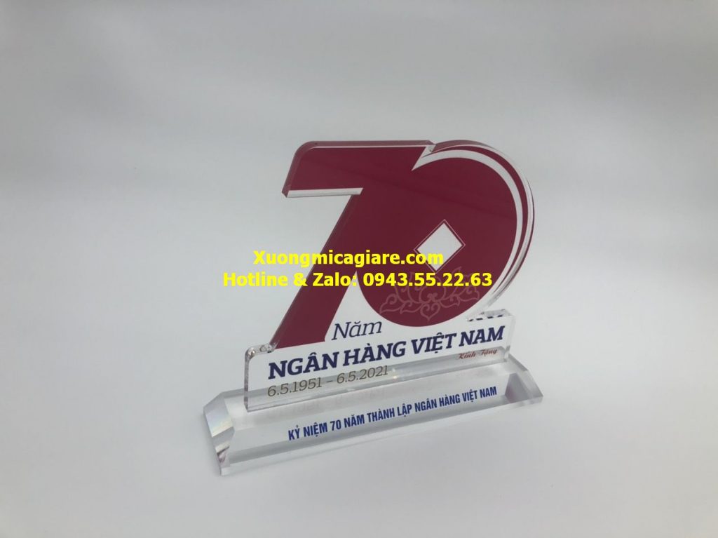 biểu trưng mica 70 năm giá rẻ
