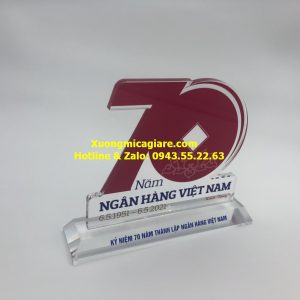 biểu trưng mica 70 năm giá rẻ