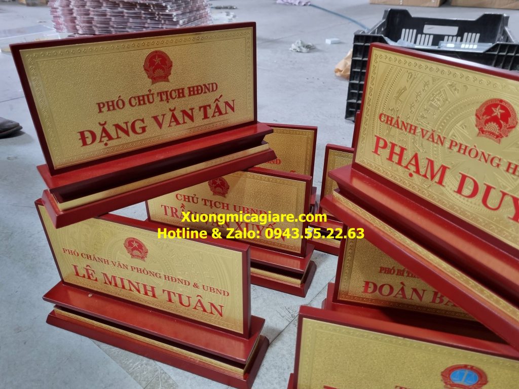 mẫu biển chức danh để bàn giá rẻ ưa chuộng nhất 2021