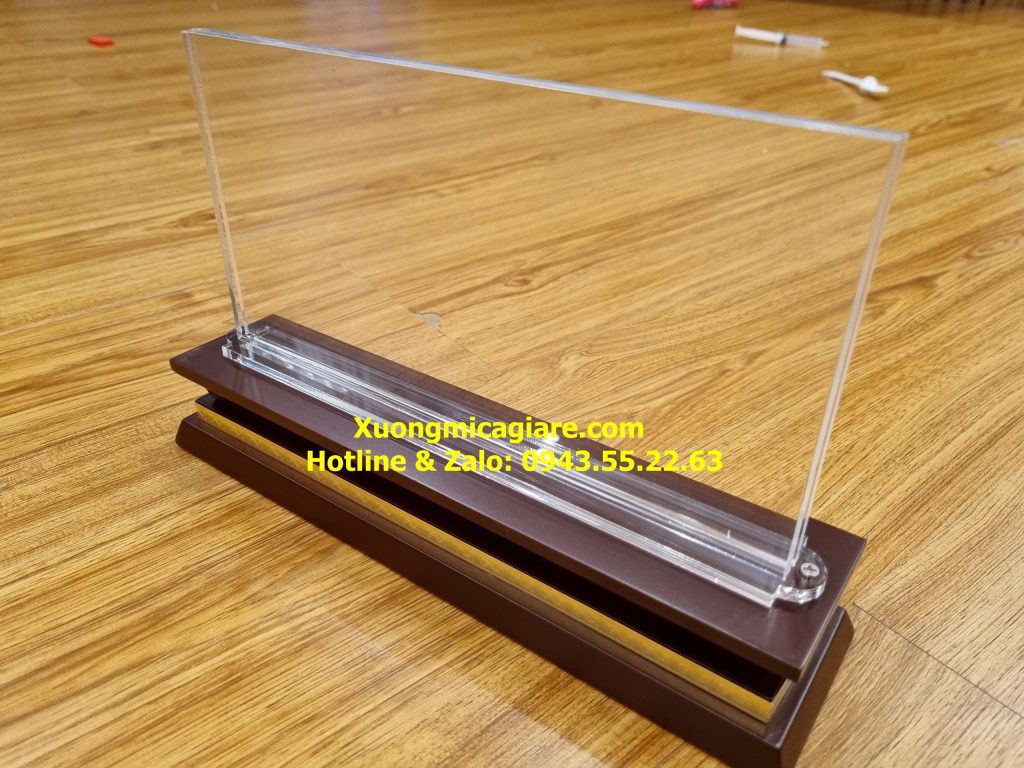 mẫu biển chức danh để bàn giá rẻ ưa chuộng nhất 2021