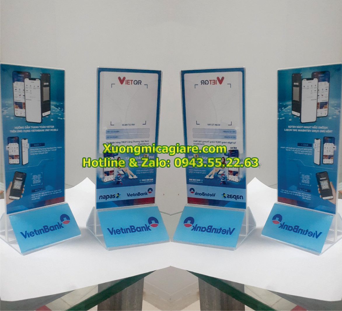 Menu mica a6 để bàn đế tam giác