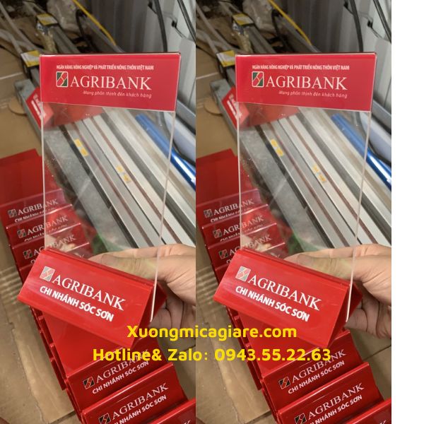 Bảng mica để mã qrcode đế tam giác agribank