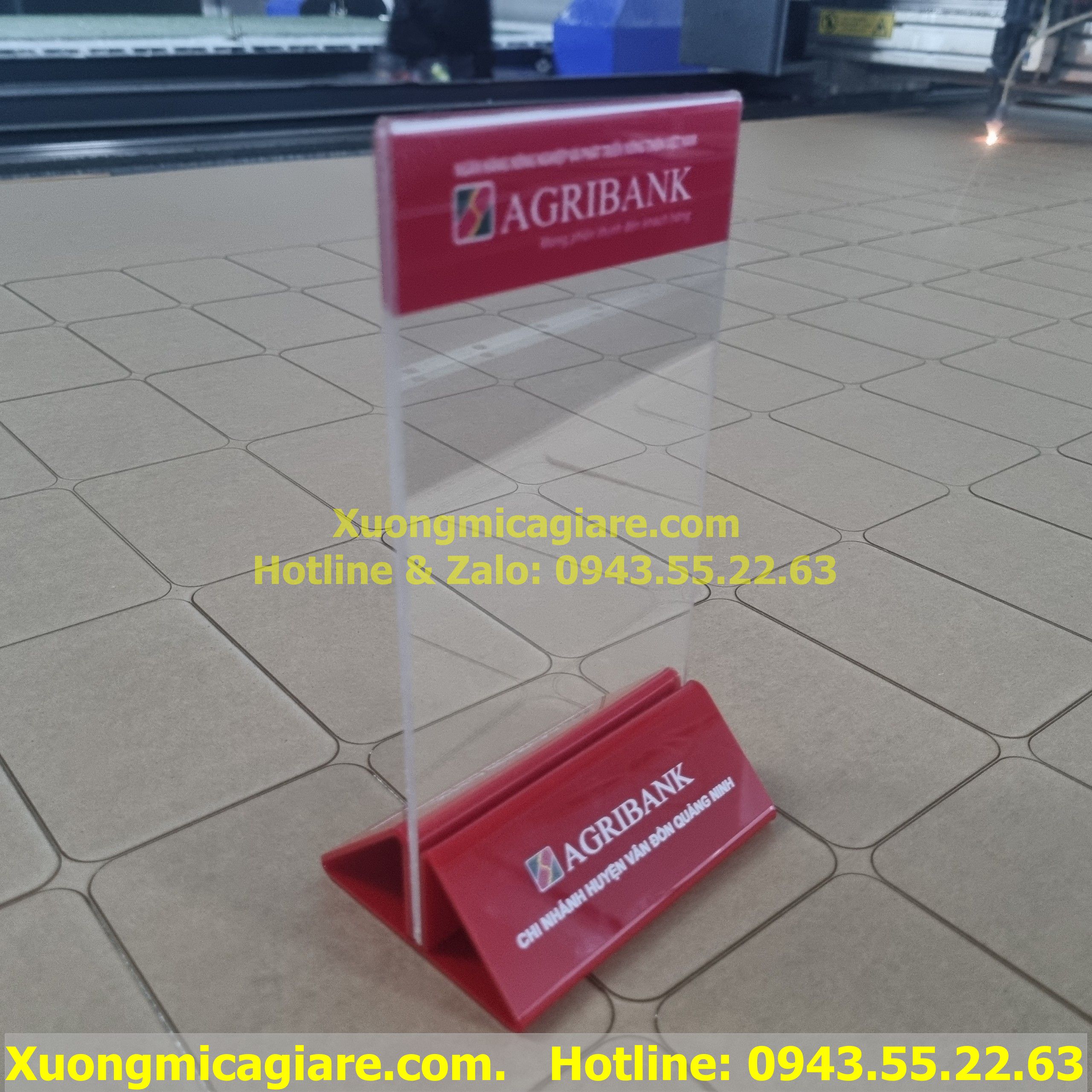 ke-menu-mica-de-ma-qrcode-ngan-hang-agribank (3) Mễu kệ menu mica để mã qrcode agribank giá rẻ