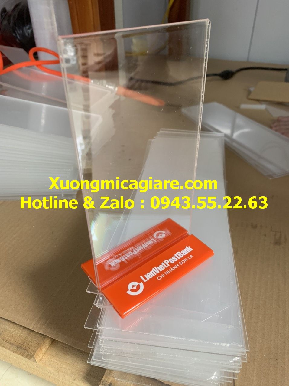 Menu mica đặt qrcode giá rẻ